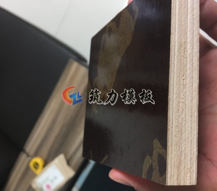 筑力牌清水建筑模板選用優(yōu)質(zhì)的原材料加工而成。